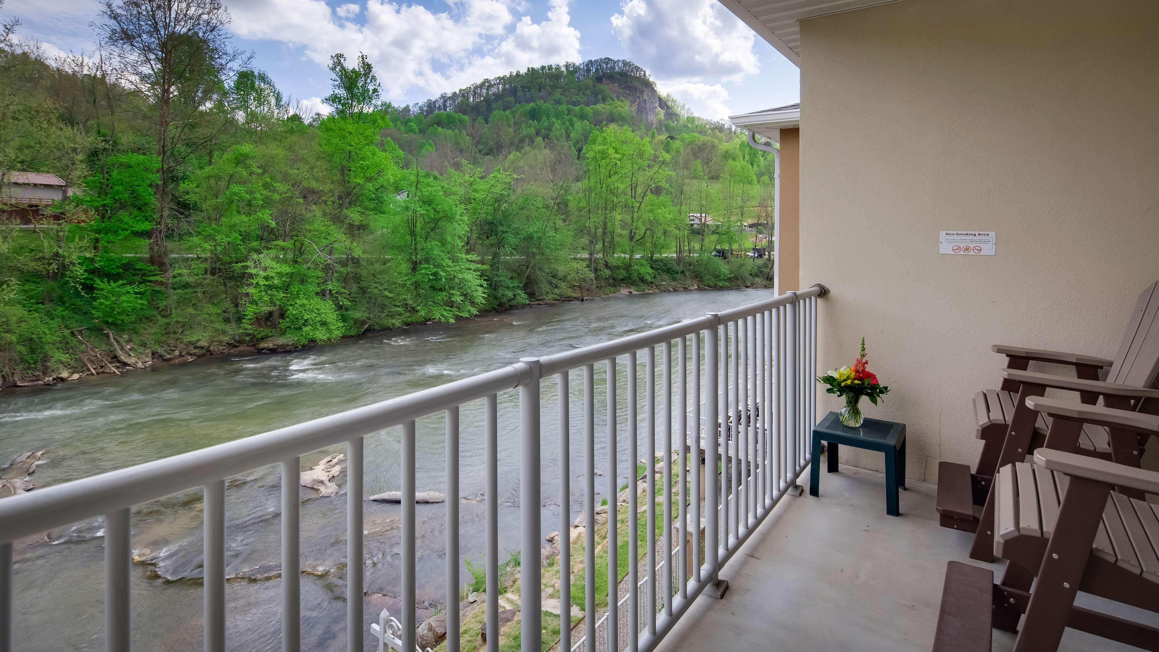 Best Western Plus River Escape Sylva / דילסבורו מראה חיצוני תמונה