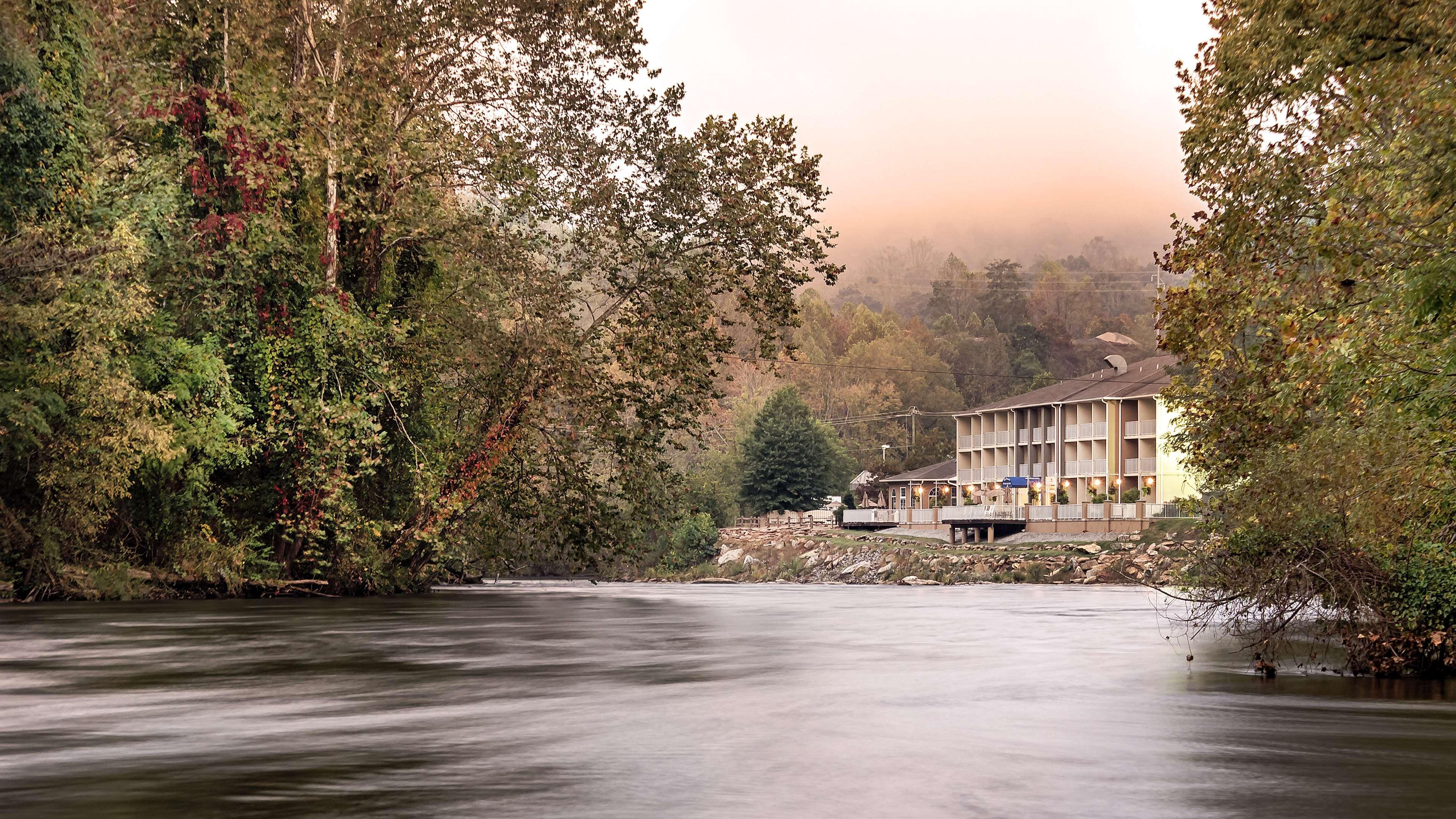 Best Western Plus River Escape Sylva / דילסבורו מראה חיצוני תמונה